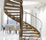 schody drewniane okrge w salonie